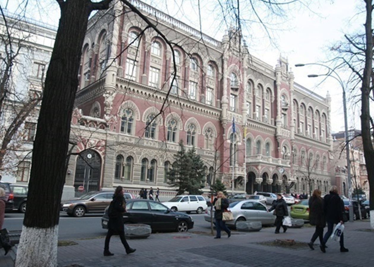Національний банк в шостий раз поспіль зменшив долар