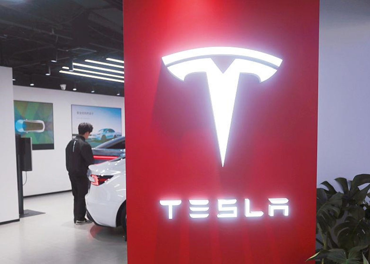 Акції Tesla впали нижче, ніж прогноз міністра торгівлі США