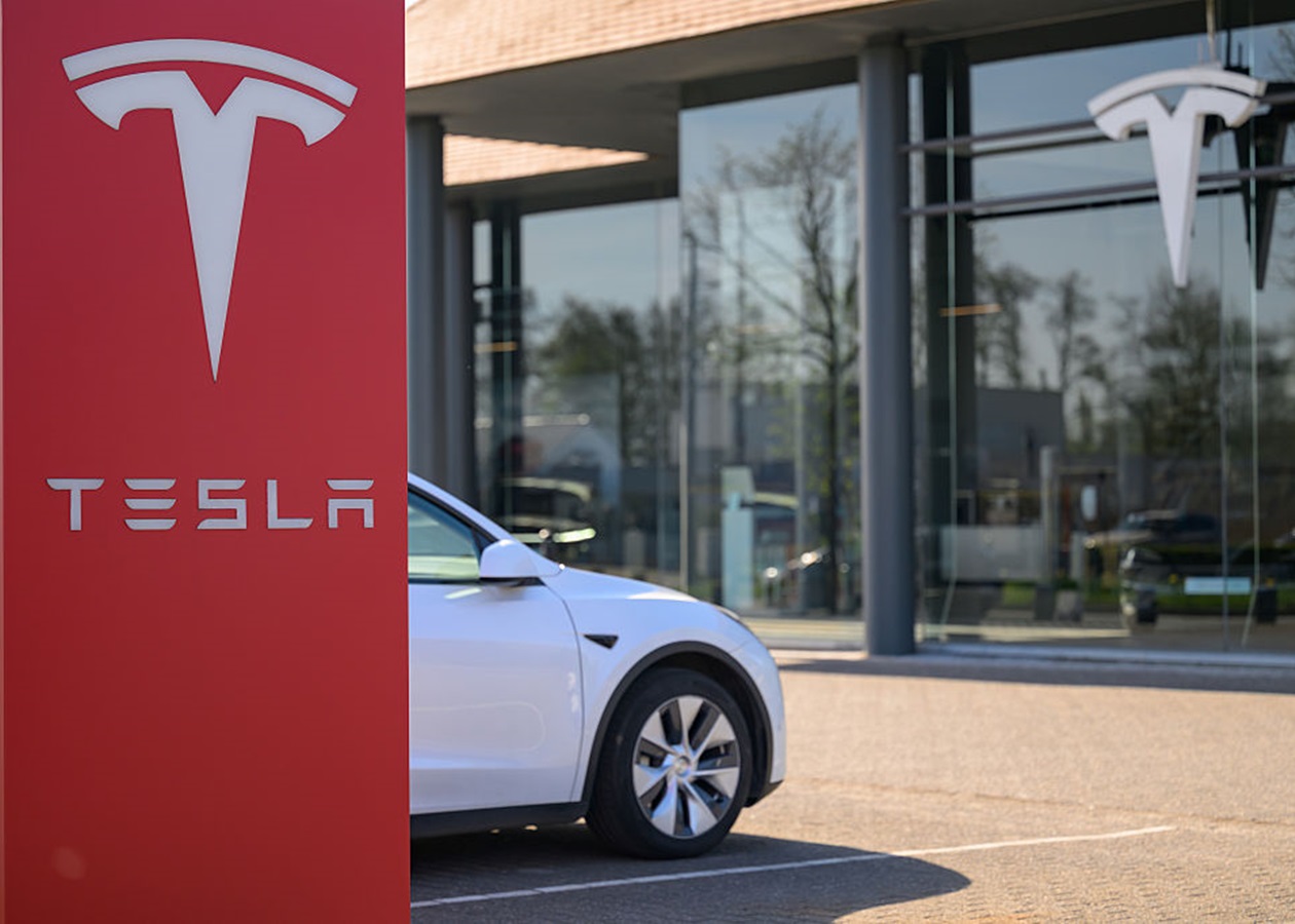 У Європі обвалився продажі Tesla