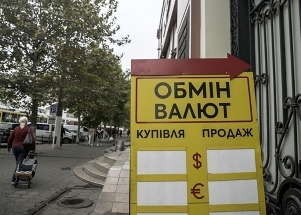 NBU зменшив долар та євро на початку тижня
