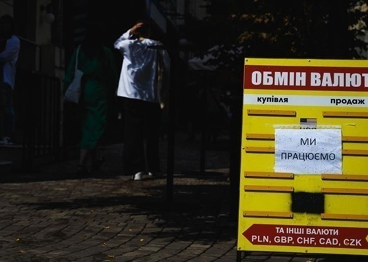 У обмінниках триває зменшення долара