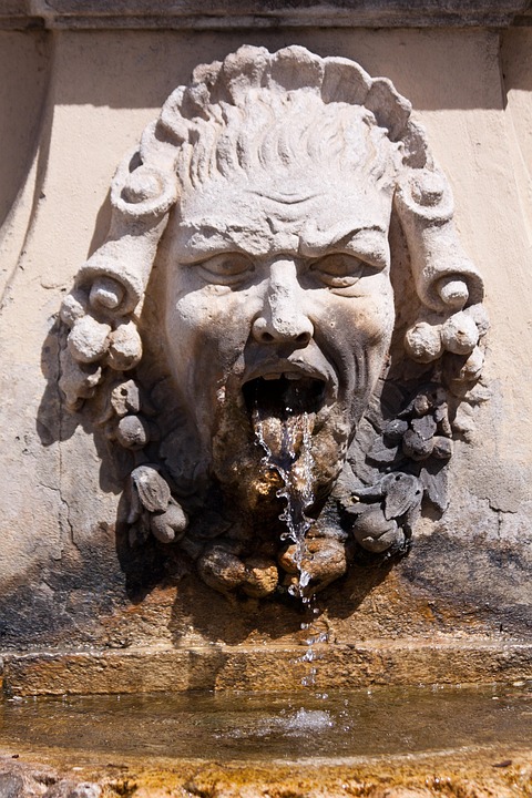 fountain-183702_960_720.jpg