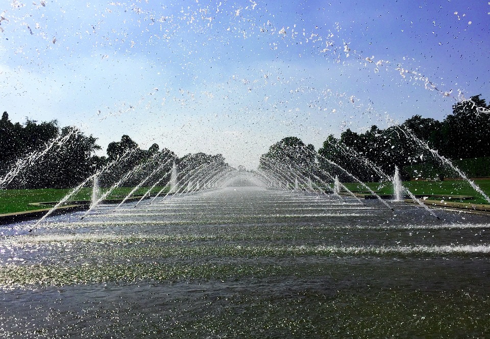 fountain-2738968_960_720.jpg