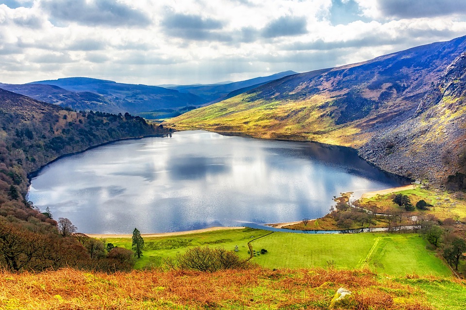 lough-tay-4127028_960_720.jpg