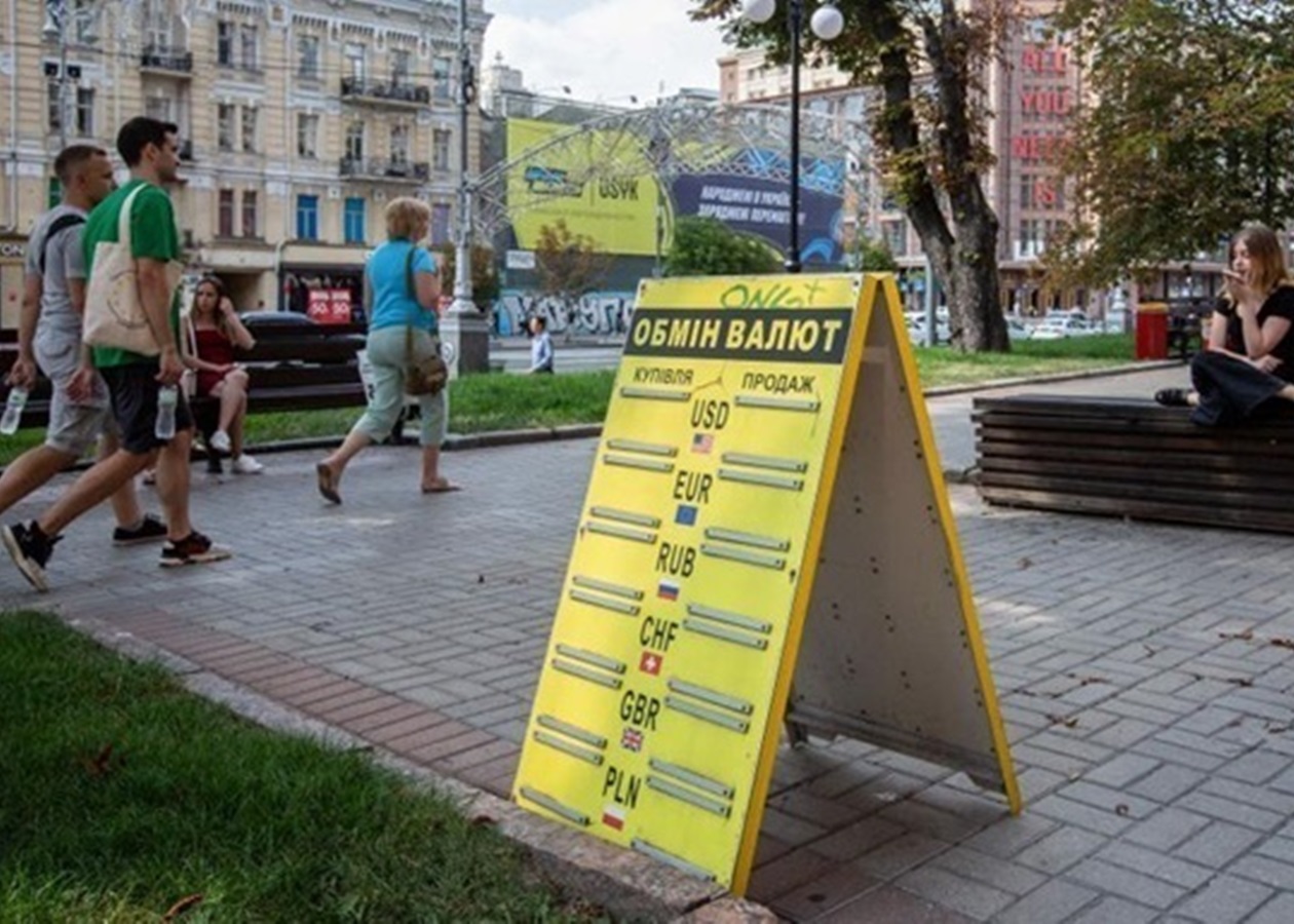 Долар в Україні з квітня знизився до мінімуму