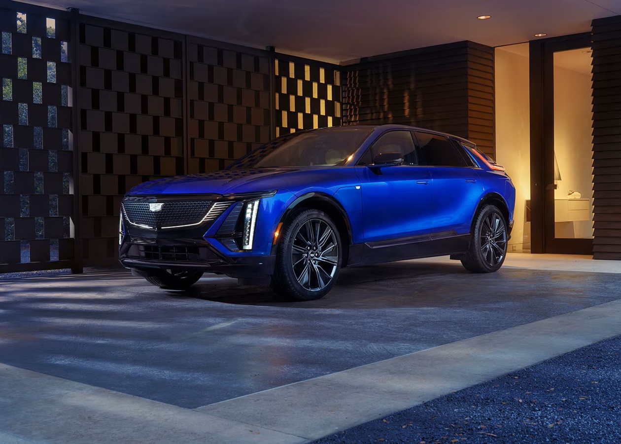 Cadillac згадує електричні машини Lyriq через проблему з дисплеєм