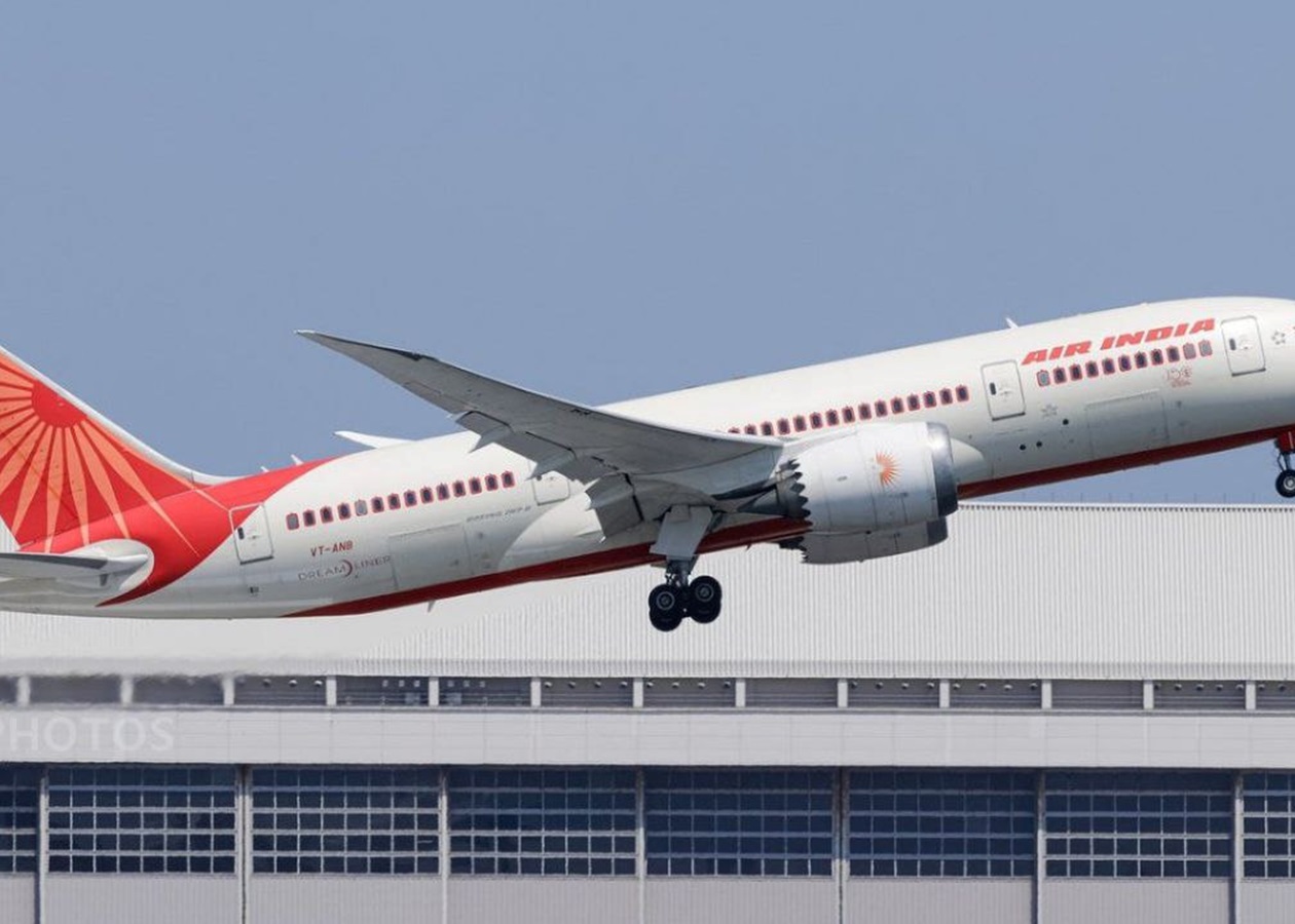 Акції Boeing впали на 8% після аварії літака в Індії