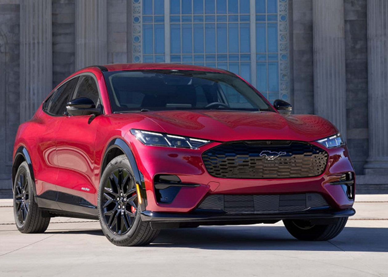 Ford згадує майже 200 тисяч електромобілів через ризик блокування дверей