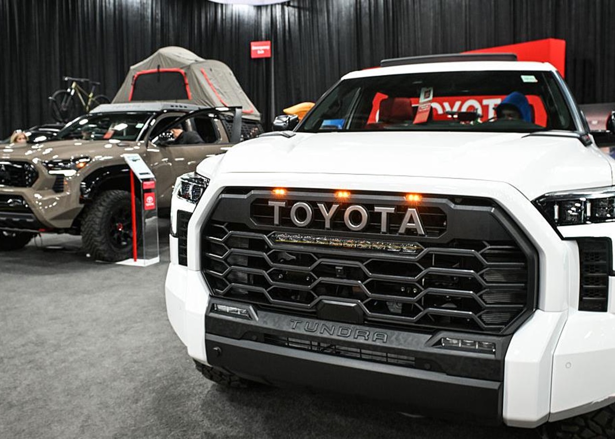 Toyota має рекордні продажі протягом третього місяця поспіль