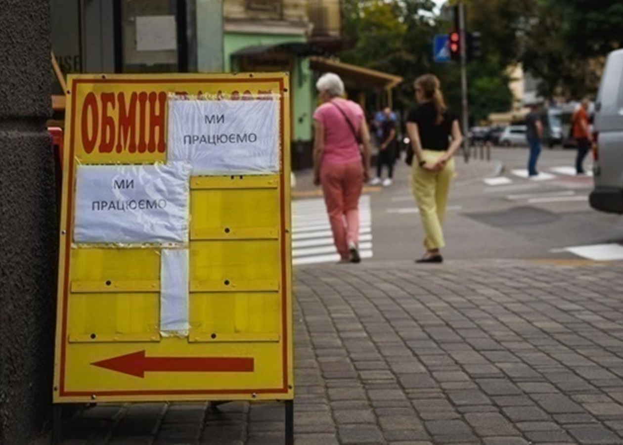 NBU зібрав долар, хоча він впав на міжбанку