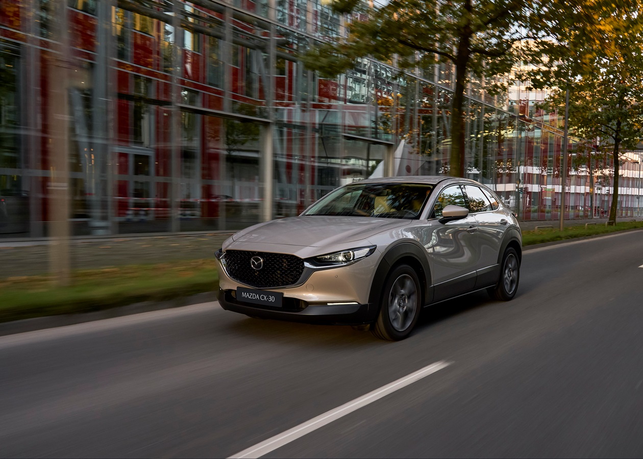 Mazda CX-30 є тут і зараз: як взяти вигідну кредитну карту