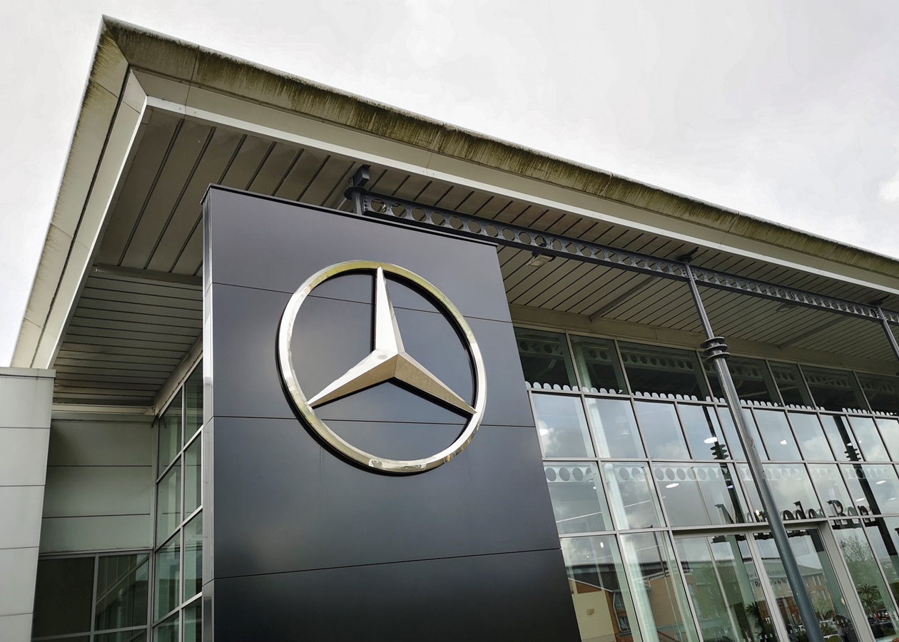 Mercedes втратив більше половини прибутку з початку року