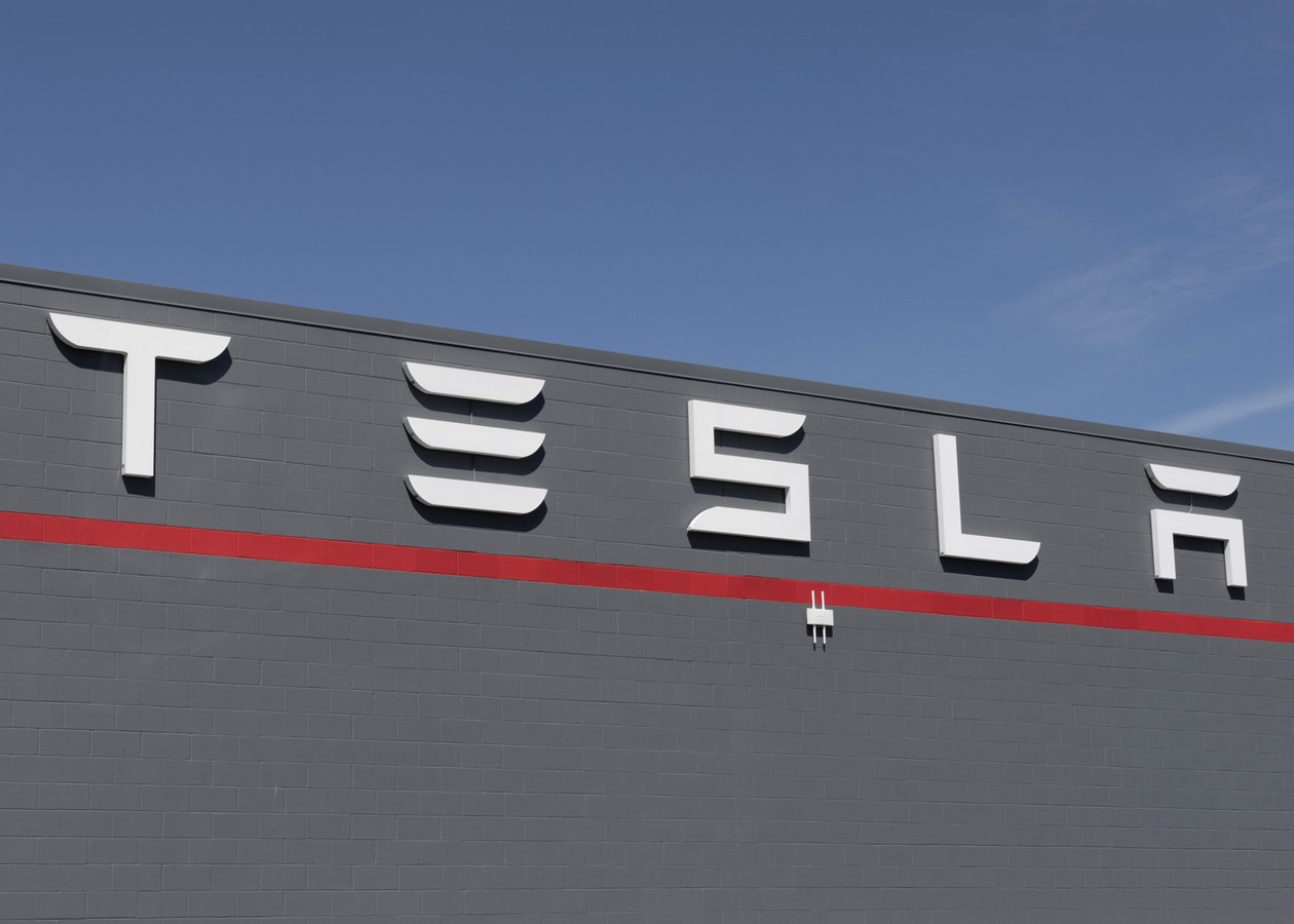 Tesla планує постачати електроенергію англійцям
