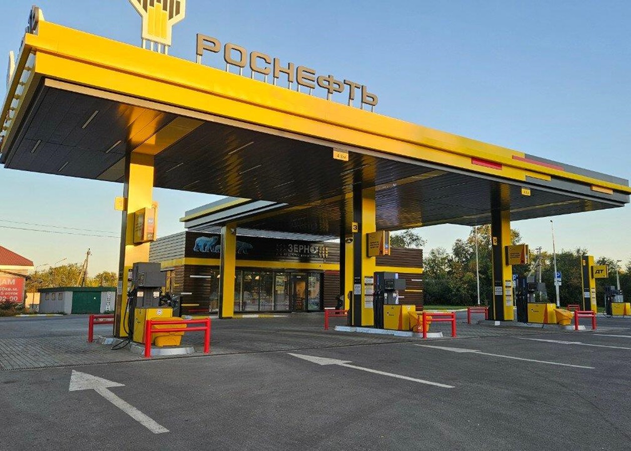 У Росії ціни на бензин на другий день поспіль - це рампи для записів