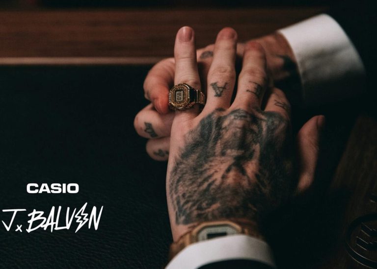 Casio і J Balvin випустили мініатюрний цифровий годинник-кільце